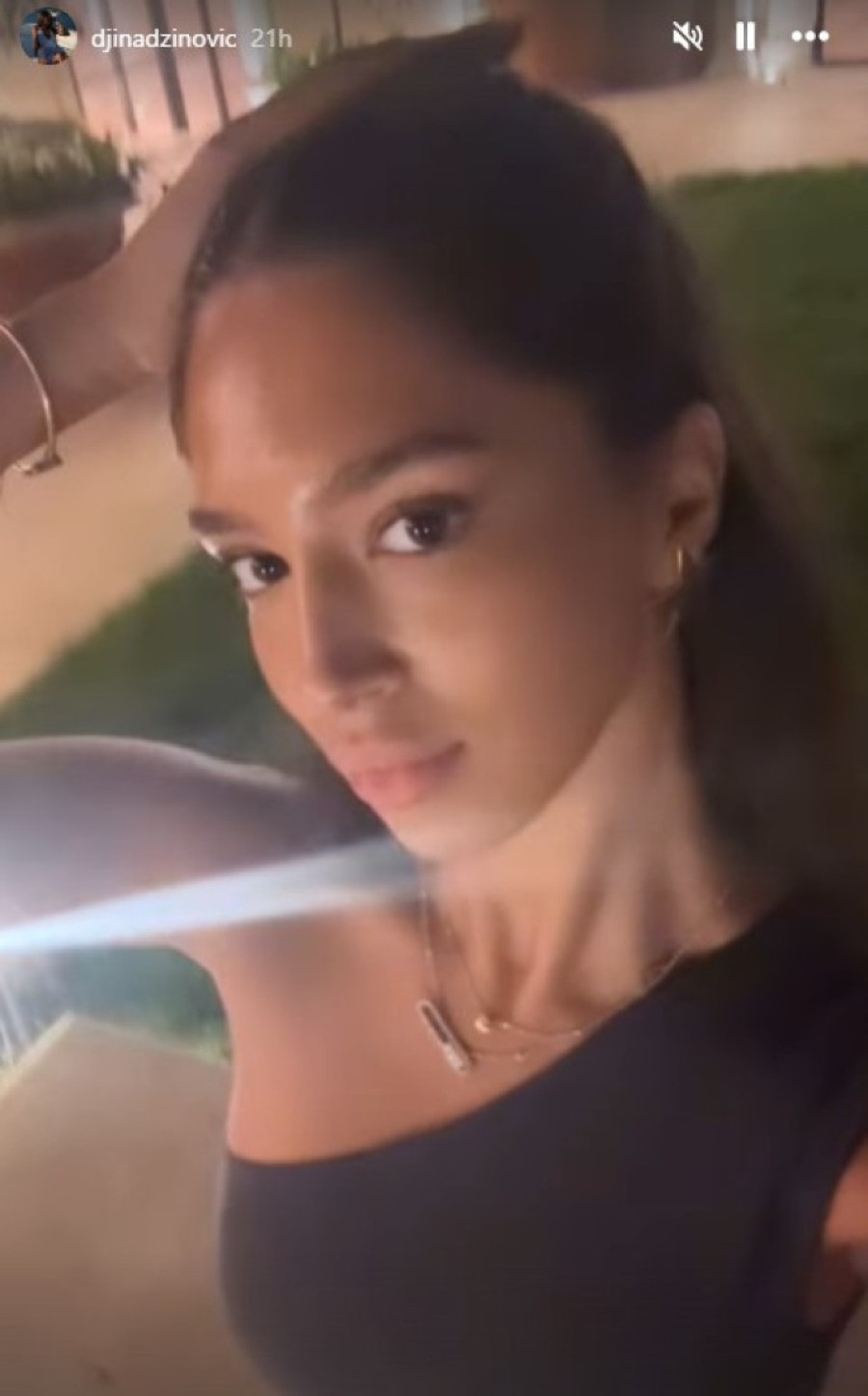 Đina Džinović pokazala kako se baškari na putovanju! Evo kako provodi vreme sa Melinom: Sve pršti od luksuza! (FOTO)