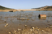 Zbog suše gotovo potpuno presušilo jezero između Francuske i Švajcarske