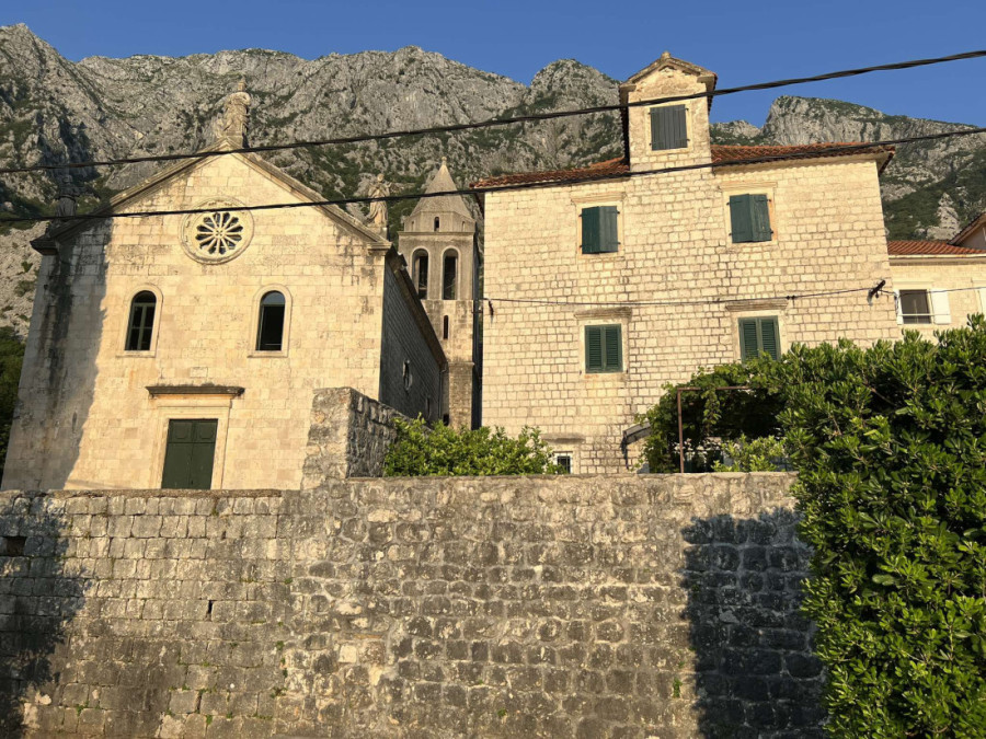 Ribarsko selo u kom nema nekretnine ispod pola miliona evra, vilu tu kupio i Đoković: Nestvarno lepa Ljuta u srcu Boke Kotorske (FOTO)