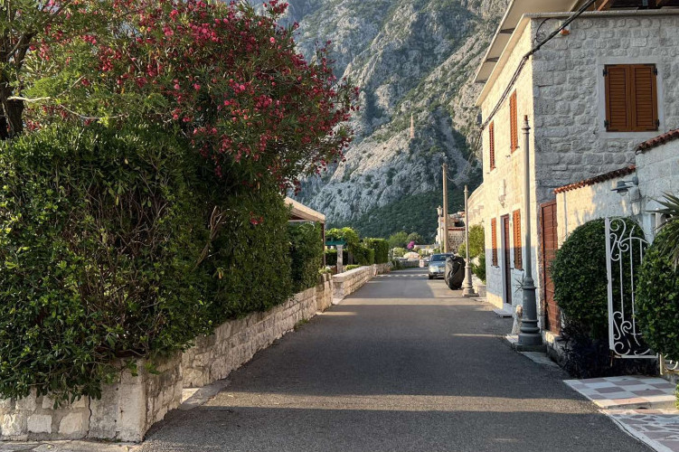 Ribarsko selo u kom nema nekretnine ispod pola miliona evra, vilu tu kupio i Đoković: Nestvarno lepa Ljuta u srcu Boke Kotorske (FOTO)