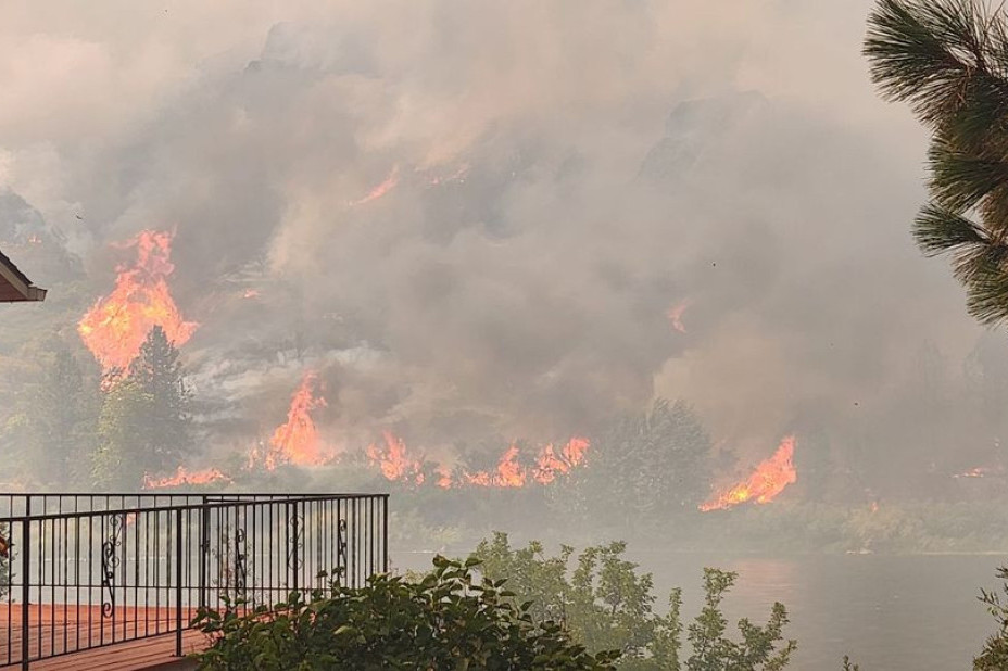 Udari groma izazvali nove požare u Ajdahu, evakuisano više naselja (FOTO)