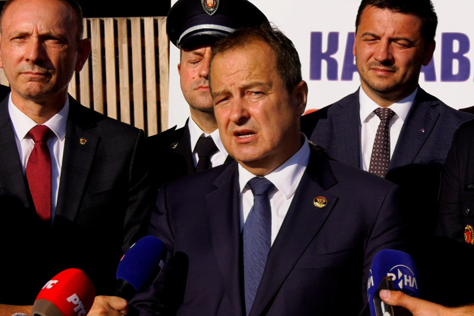 Crnu statistiku moramo zaustaviti: Dačić prezentovao preventivni projekat Karavan bezbednosti u saobraćaju