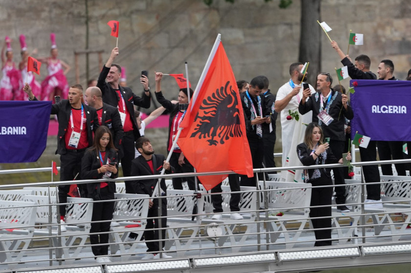 Velika sramota: Albanci se obrukali na otvaranju Olimpijskih igara (FOTO)