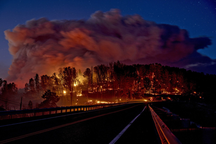 Bukte šumski požari u Kaliforniji: Za dan izgorelo više od 140.000 hektara šume, izdato upozorenje za evakuaciju nekoliko naselja