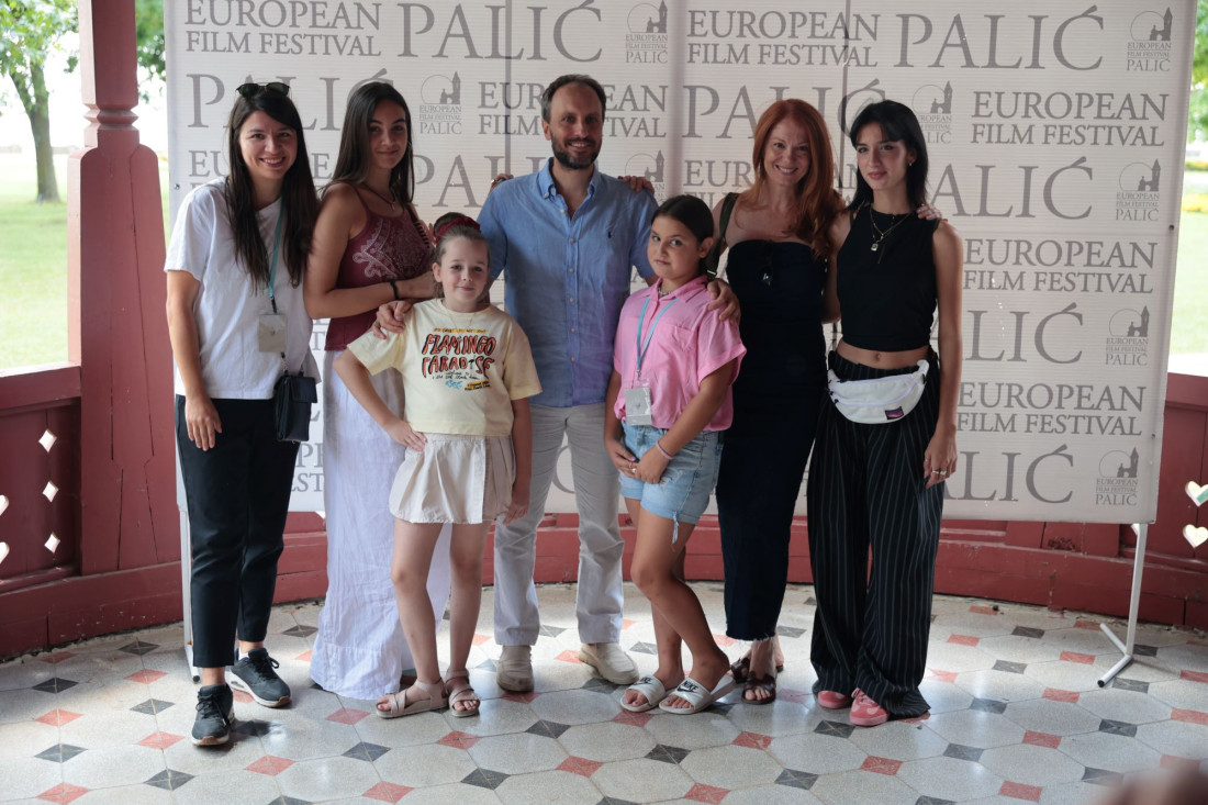 Kad se svetska politika obruši na život tri sestre: Sve o filmu "78 dana" koji je istovremeno i lep i bolan (FOTO/VIDEO)