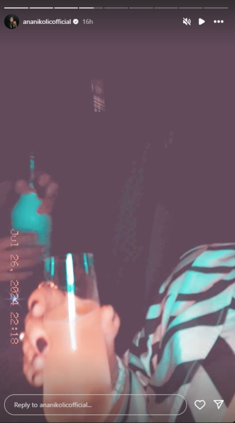 "Zaboravila sam piće da ponesem" Ana Nikolić pije nasred ulice s Raletom, pevačica u totalnoj ekstazi