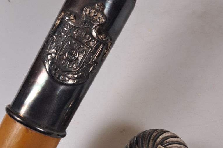 Srbija kupila vredan predmet koji je pripadao dinastiji Obrenović: Istaknut grb i dinastički moto (FOTO)