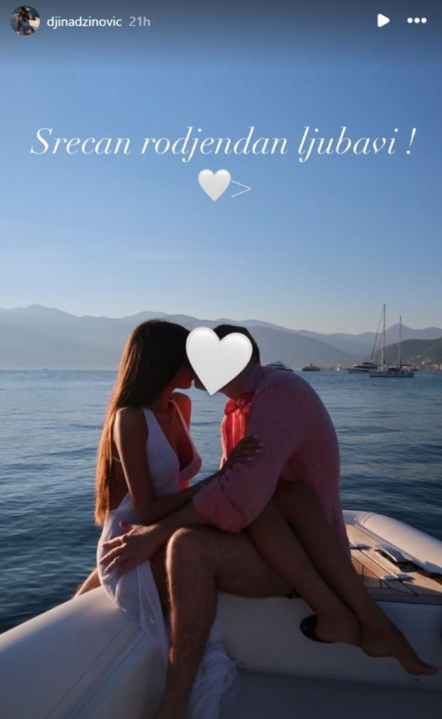 Đina Džinović se skinula u minijaturni kupaći i zapalila mreže: Pokazala izvajano telo, pa zagolicala maštu jačem polu