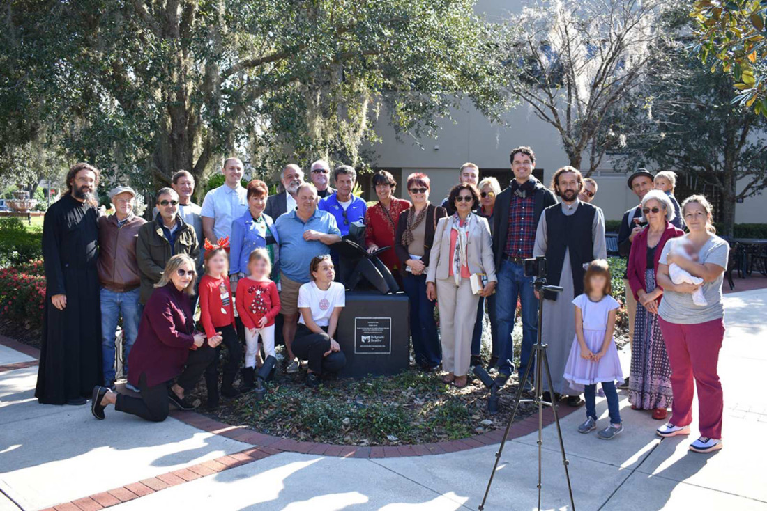 Od Vračara do Floride: Skulptura "Beogradski čitač" prešla Atlantik i postala važno mesto okupljanja (FOTO/VIDEO)