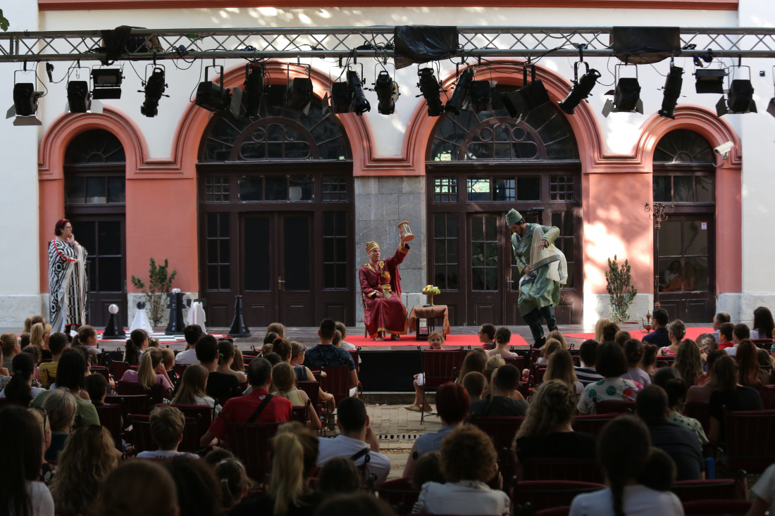 "Ljubavni vremeplov" u "Teatrijumu": Evo koje još predstave ove nedelje možete pogledati (FOTO)