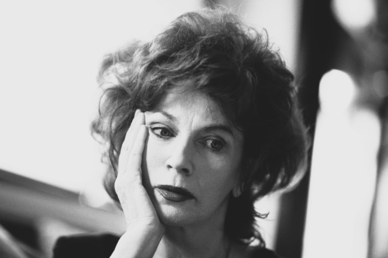 Preminula čuvena književnica Edna O'Brajen: Neustrašiva besednica istine