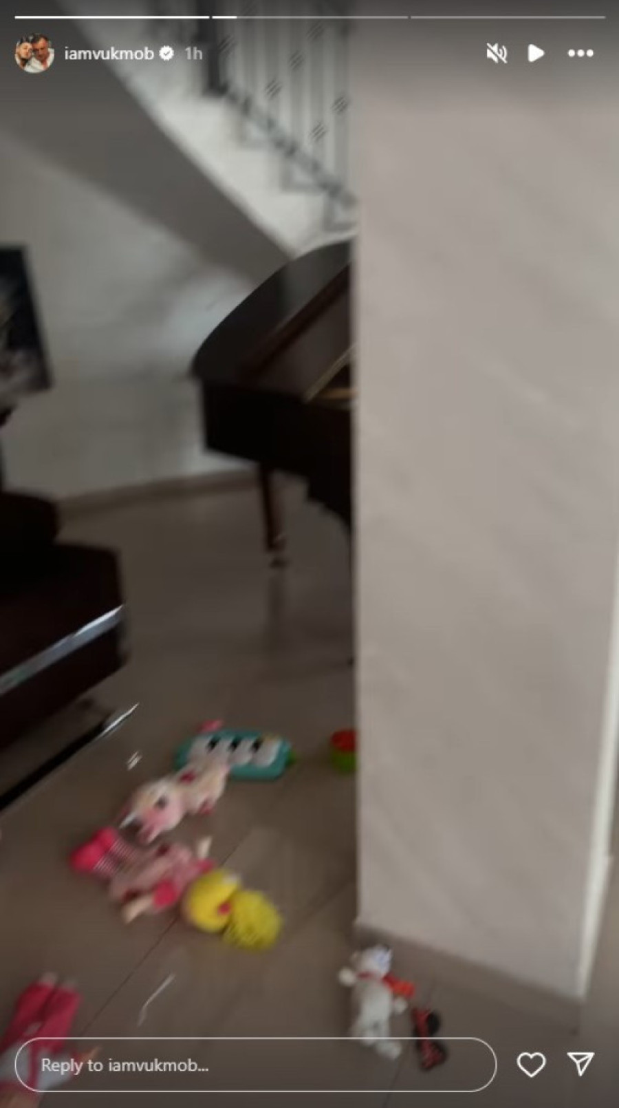 Vuk Mob pokazao kako provodi vreme s ćerkom: Reper načisto podetinjio, ovako uživa sa svojom naslednicom