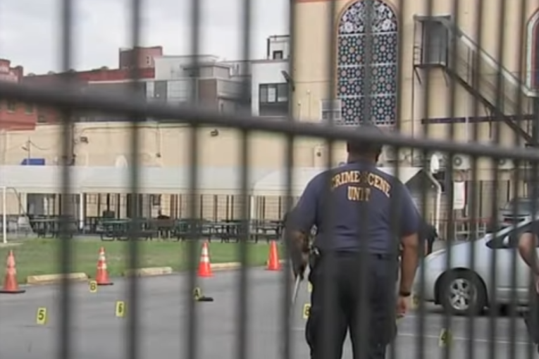 Pucnjava ispred džamije: Ubijen muškarac!