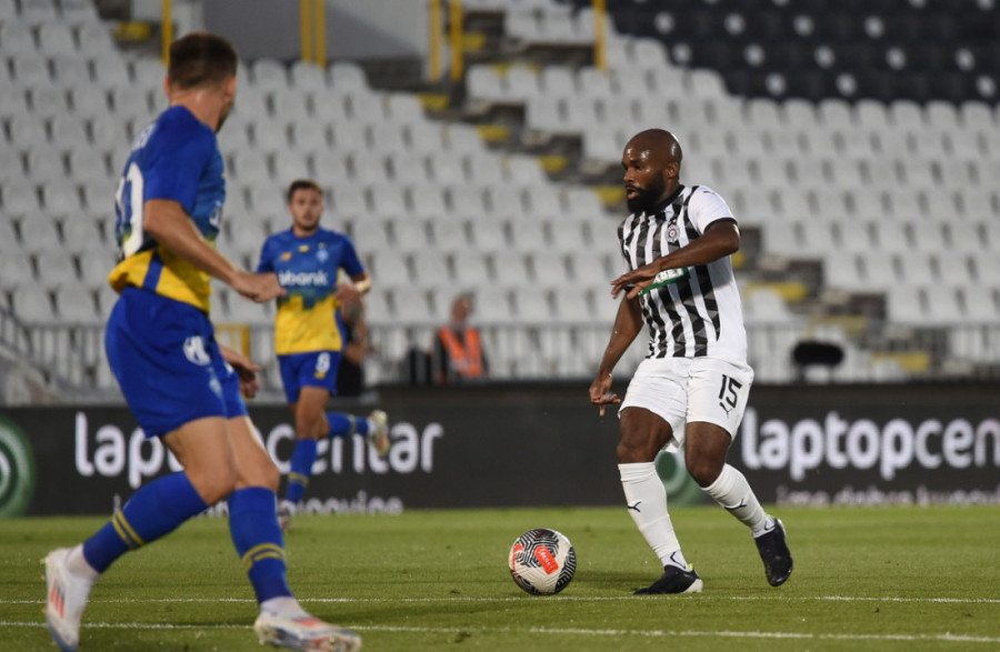 Partizan nije dorastao Ligi šampiona... Ukrajinci se prošetali praznom Humskom!