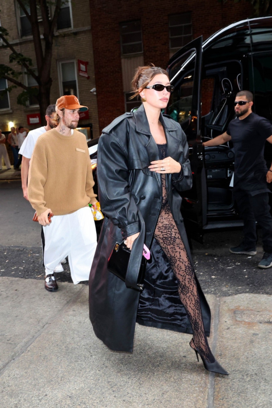 Hejli Biber kao Grejs Keli 21. veka, ali s trudničkim stomakom: Proslavila prvi baby shower, Džastin žmurio sve vreme (FOTO+VIDEO)