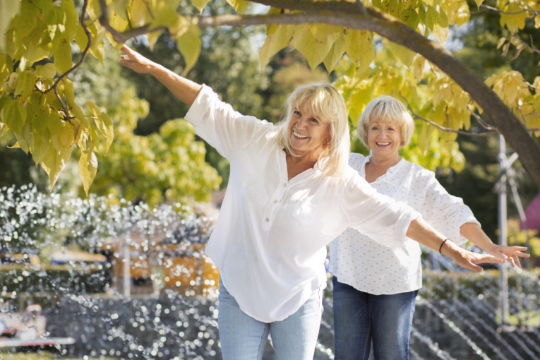 Srećno i dugovečno: Ključne navike stanovnika "plavih zona" koji žive preko 100 godina