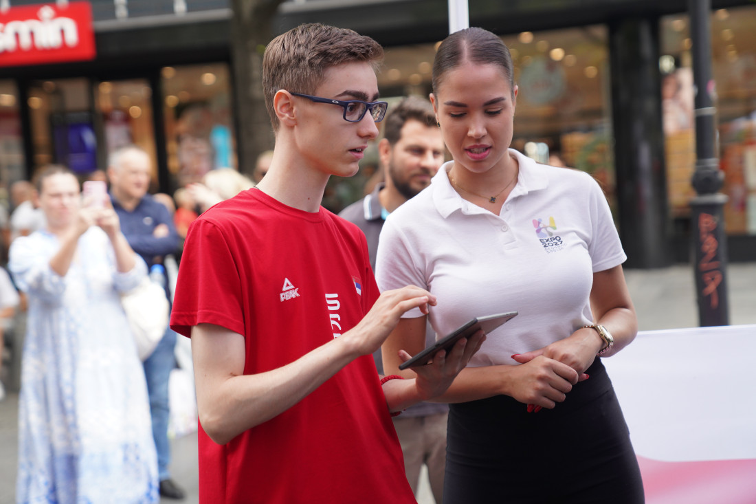 Tamara Vučić preko aktivacije "Prozor u EXPO 2027" odigrala igru memorije sa šampionom Matematičke gimnazije Andrejom Drobnjakovićem