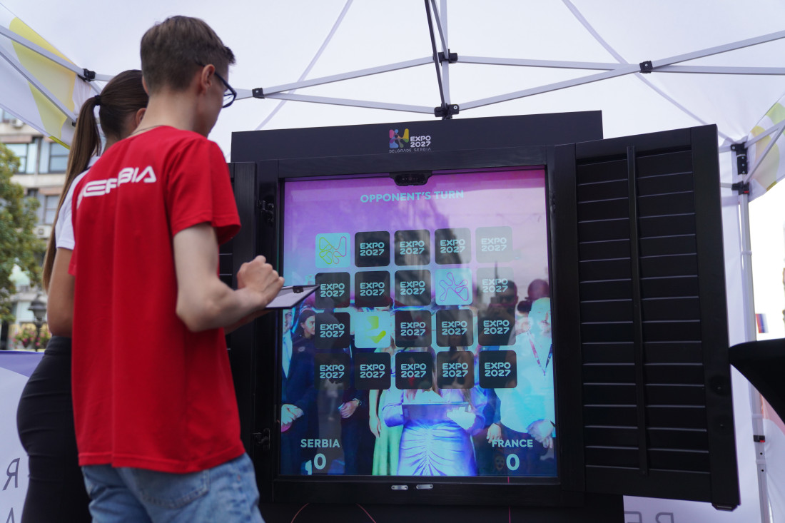 Tamara Vučić preko aktivacije "Prozor u EXPO 2027" odigrala igru memorije sa šampionom Matematičke gimnazije Andrejom Drobnjakovićem