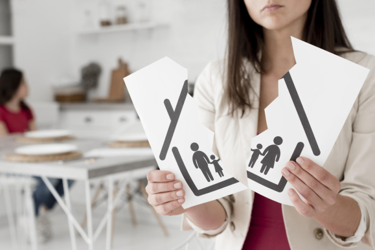 Zašto žene opraštaju preljubu i ostaju u braku? Četiri najčešća razloga ih drže da ne odu