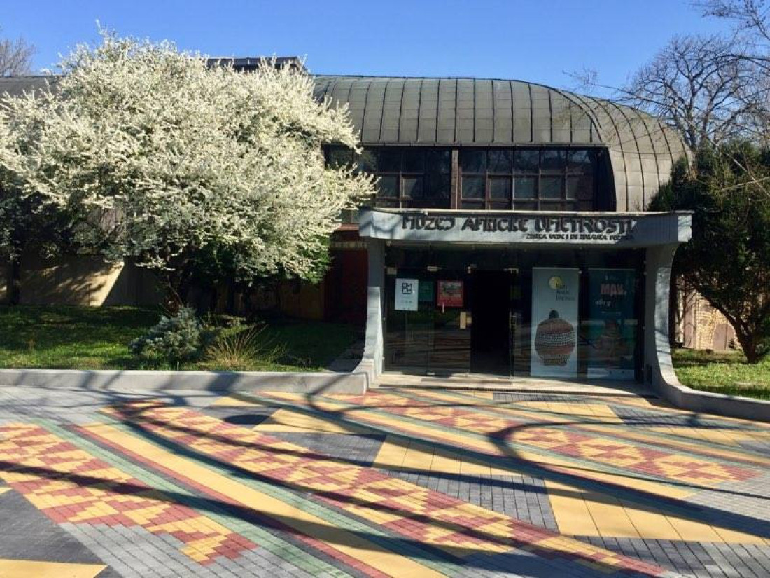 Kako su kange postale simbol afričkih žena: Živopisne industrijske tkanine koje su menjale istoriju (FOTO)