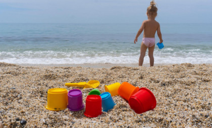 Roditelji, oprez: Fotografije dece na plaži nisu bezazlene, jedna objava može imati ozbiljne posledice!