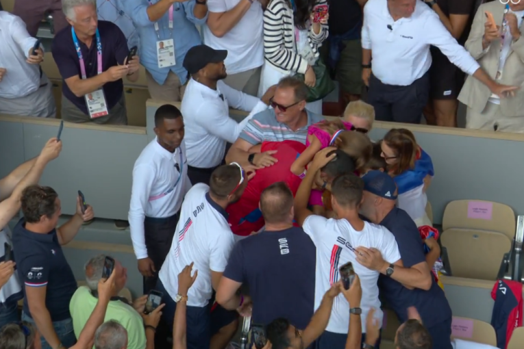Zlatna čestitka za zlatnog Novaka: Dirljiva poruka supruge Jelene i dece, Stefana i Tare (FOTO/VIDEO)