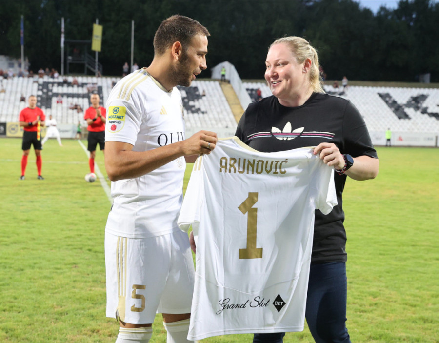 Čukarički ugostio zlatnu Zoranu: Olimpijska šampionka gledala ubedljiv trijumf komšija (FOTO/VIDEO)