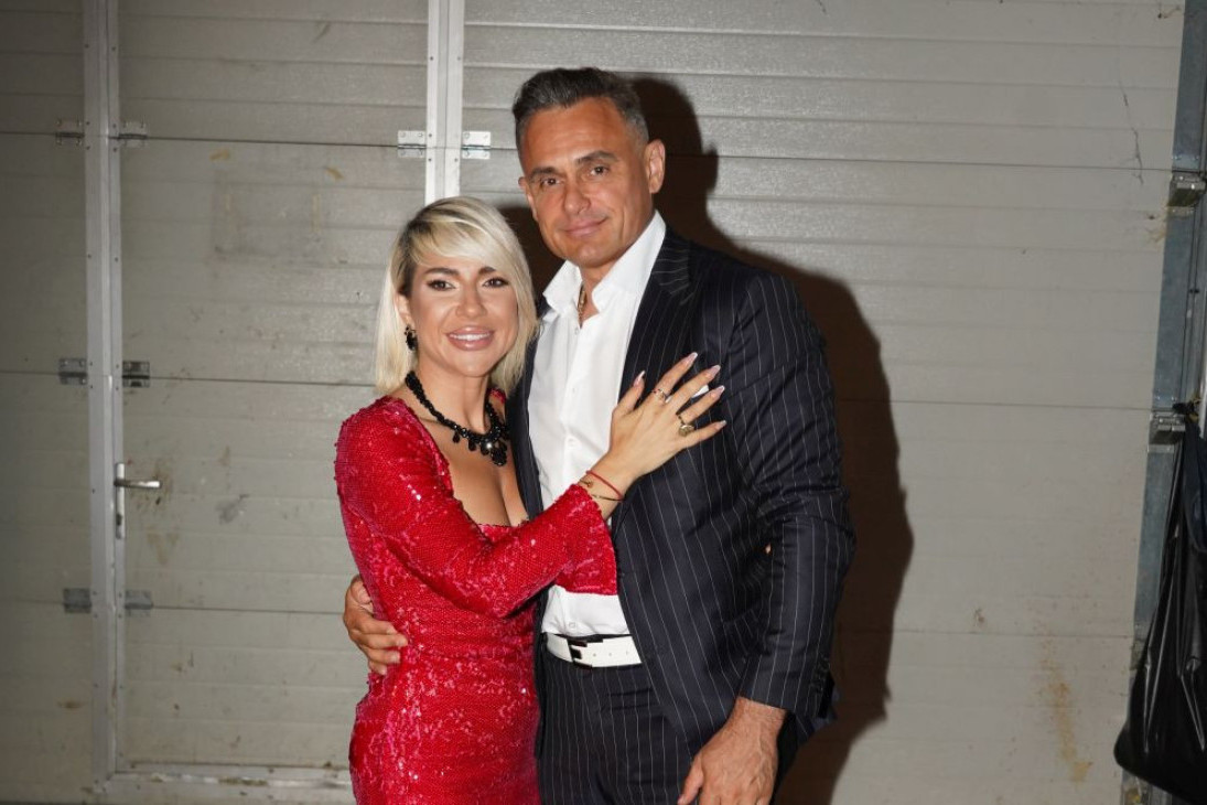 Jovana Jeremić uzela 1.000 evra bakšiša na svadbi! Voditeljka zapevala čuveni Brenin hit, svi je kite novčanicama