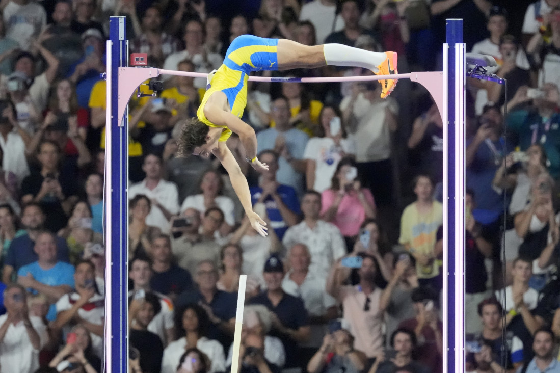 Nestvarni, magični Duplantis! Olimpijsko zlato i novi svetski rekord pred punim stadionom (VIDEO)