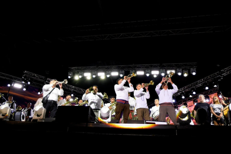 Preko 200.000 duša tokom Sabora trubača prošlo kroz Guču: Nadmašena očekivanja i samih organizatora! (FOTO)