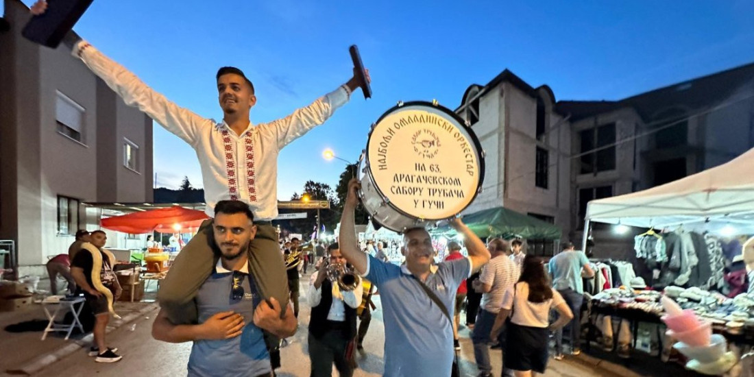 Preko 200.000 duša tokom Sabora trubača prošlo kroz Guču: Nadmašena očekivanja i samih organizatora! (FOTO)