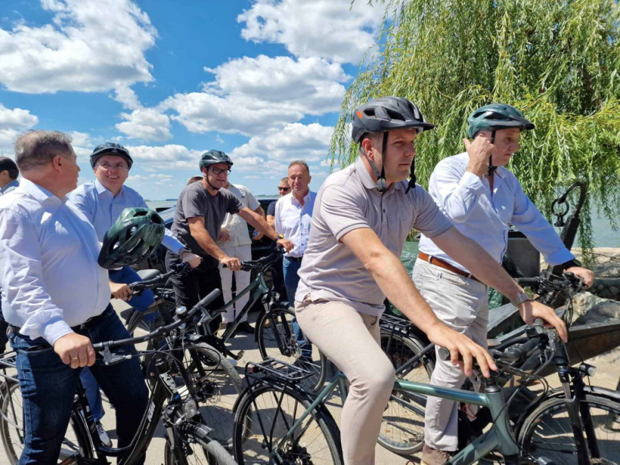 Otvorene biciklističke staze kod Velikog Gradišta, biciklom se kroz prelepe predele provozao i ministar Memić (FOTO)