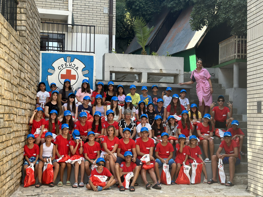 Deca iz socijalno ugroženih sredina otišla na more: Obojiti dečiji svet osmehom velika je želja OVE kompanije