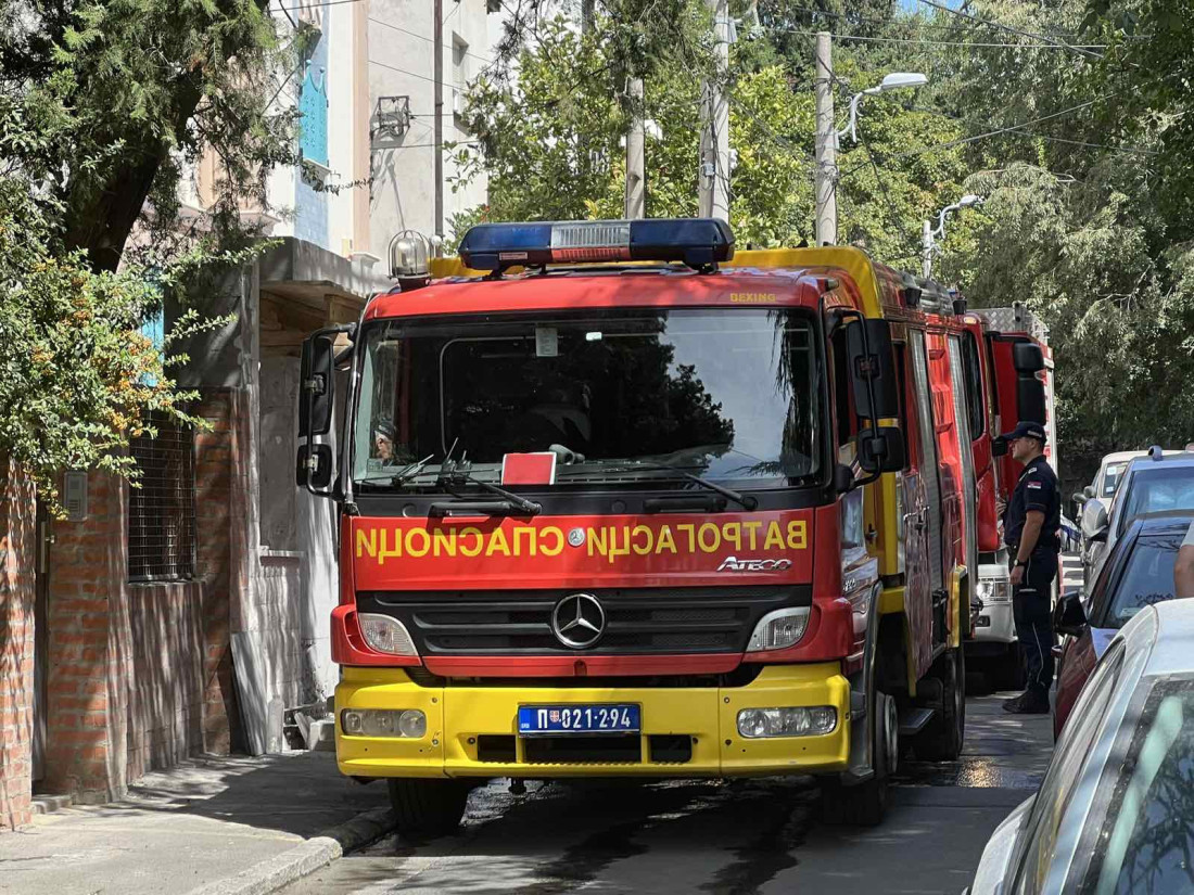 Požar u centru Beograda: Gori stan u Vlajkovićevoj ulici, vatrogasci odmah izašli na lice mesta!