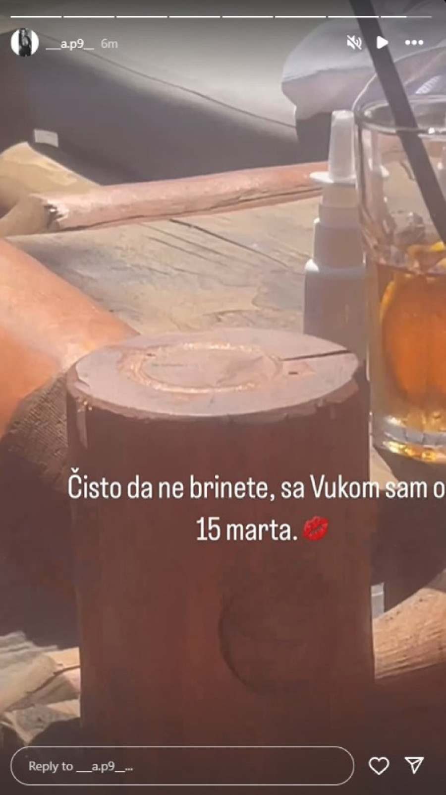 "Sa njim sam, da ne brinete!" Devojka Vuka Moba obelodanila od kada je sa reperom, trenutno uživaju na ovoj lokaciji