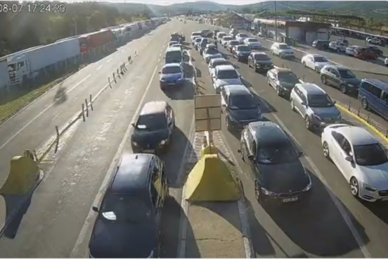 Špic letnje sezone! Evo kakva je situacija na graničnim prelazima