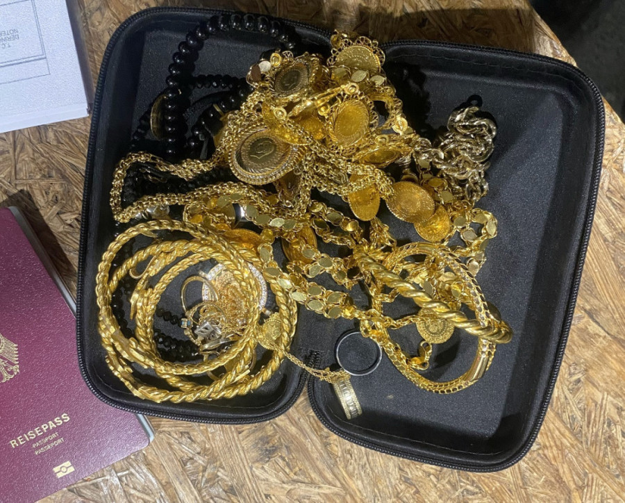 Dva putnika iz Francuske došla do Batrovaca, carinici ih detaljno pregledali: Odmah usledila kazna (FOTO)