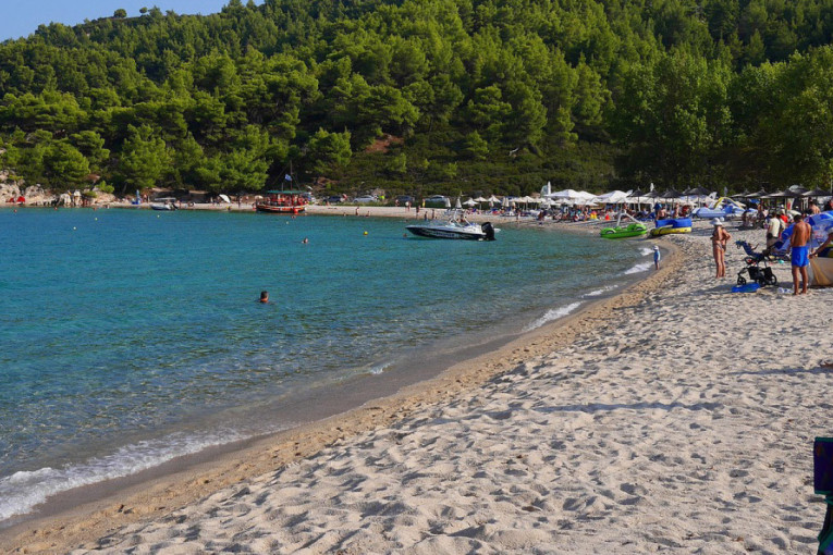 Šok cene u omiljenom letovalištu Srba: Grci udarili po džepu, ovo je previše! (FOTO)