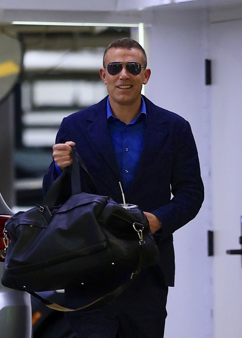 Sve radi kako bi skrenuo misli sa razvoda! Nakon rastanka od Dženifer, Ben Aflek pokušava da pronađe svoj mir