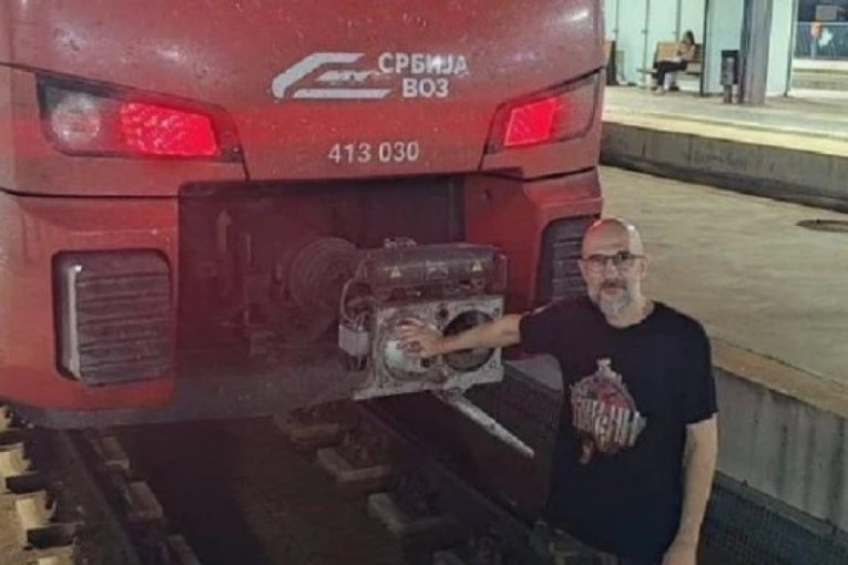 "Soko je stao"! Ultradesničari podržali opoziciju, hvale se blokadom pruga (FOTO)