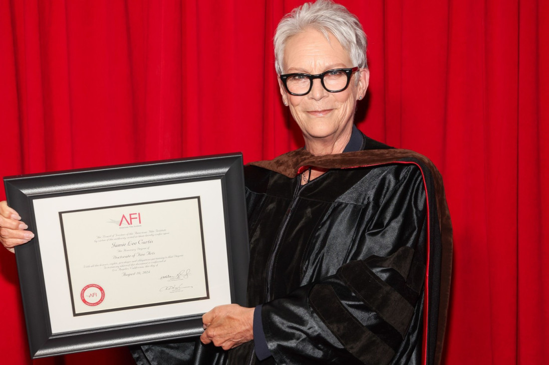 Džejmi Li Kertis uručen počasni doktorat: "Po svim pravilima ne bi trebalo da budem ovde" (FOTO)