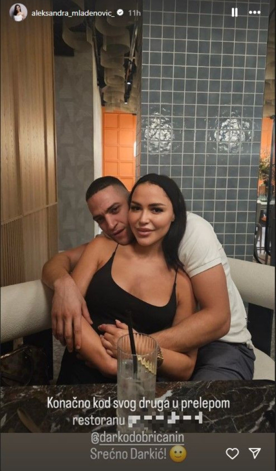 Aleksandra Mladenović u Darkovom zagrljaju, ali ga predstavlja kao druga: Ljubav pukla, a možda i ne?