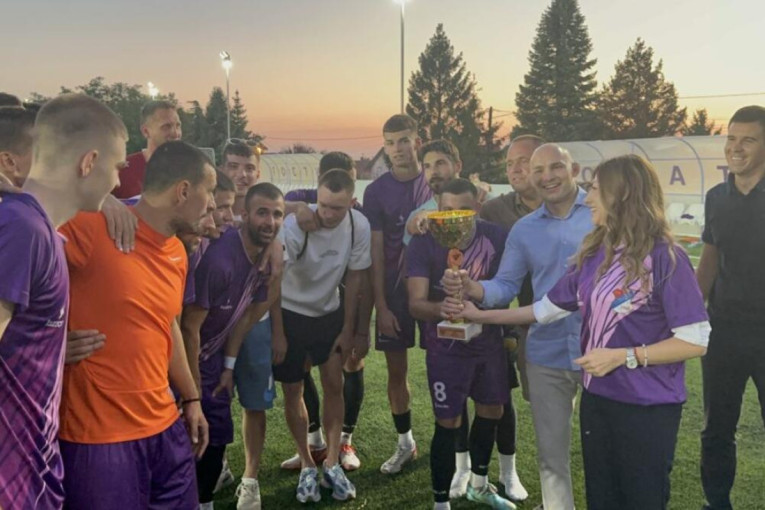 FK "Torlak" pobednik turnira u fudbalu "Trofej Voždovca": Predsednica opštine uručila pehar