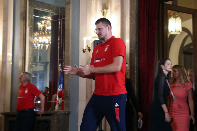 Meni big mek, a vama roleks! Nedović se prisetio poklona u njegovo vreme, a Jokić je sada dao čitavo bogatstvo (VIDEO)