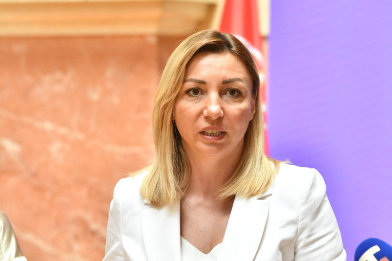 Žene poput oktopoda! Kako razbiti predrasude i ravnomerno raspodeliti neplaćeni kućni rad: Prvo neguju svoje sinove, a onda i partnere