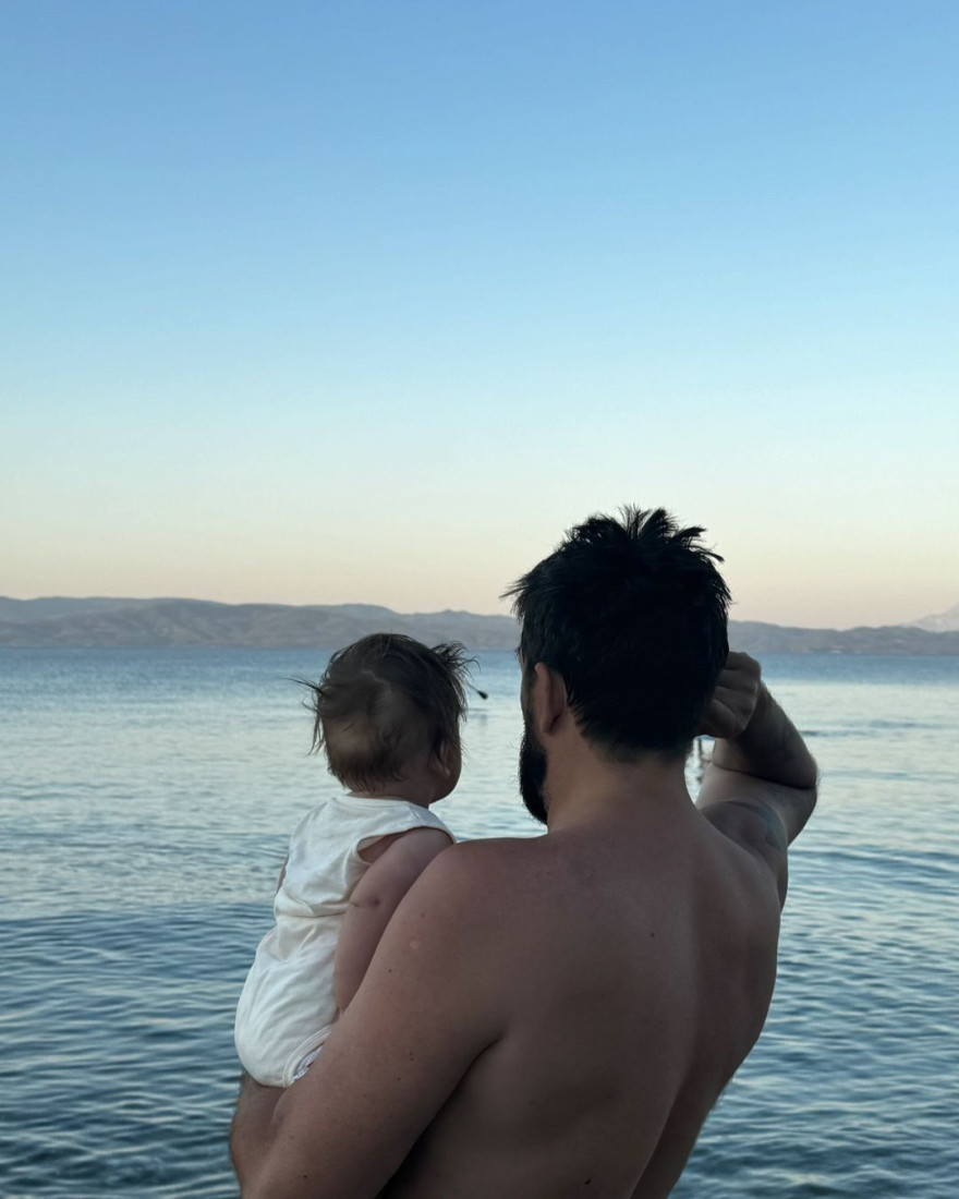 Jelka do plafona i luksuzni ukrasi: Amidžićeva žena pokazala novogodišnju dekoraciju iz stana od 100 hiljada evra!