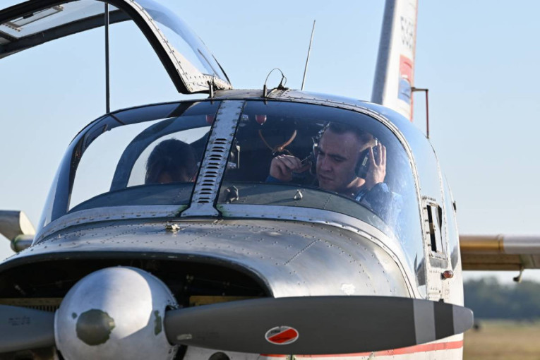 Na aerodromu u Batajnici u toku letačka obuka za buduće pilote Vojske Srbije (FOTO)