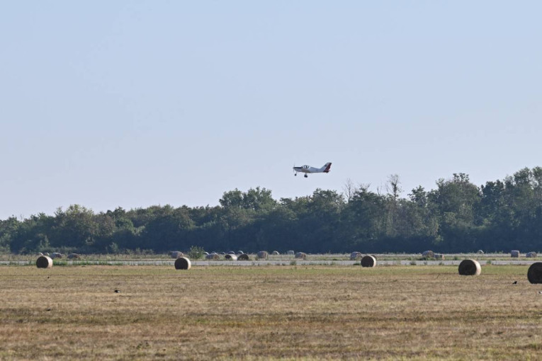 Na aerodromu u Batajnici u toku letačka obuka za buduće pilote Vojske Srbije (FOTO)