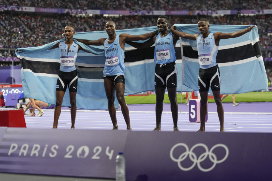 Dočekan kao heroj nacije: Afrički atletičar doneo prvo zlato u istoriji, pola dana bilo neradno (FOTO/VIDEO)