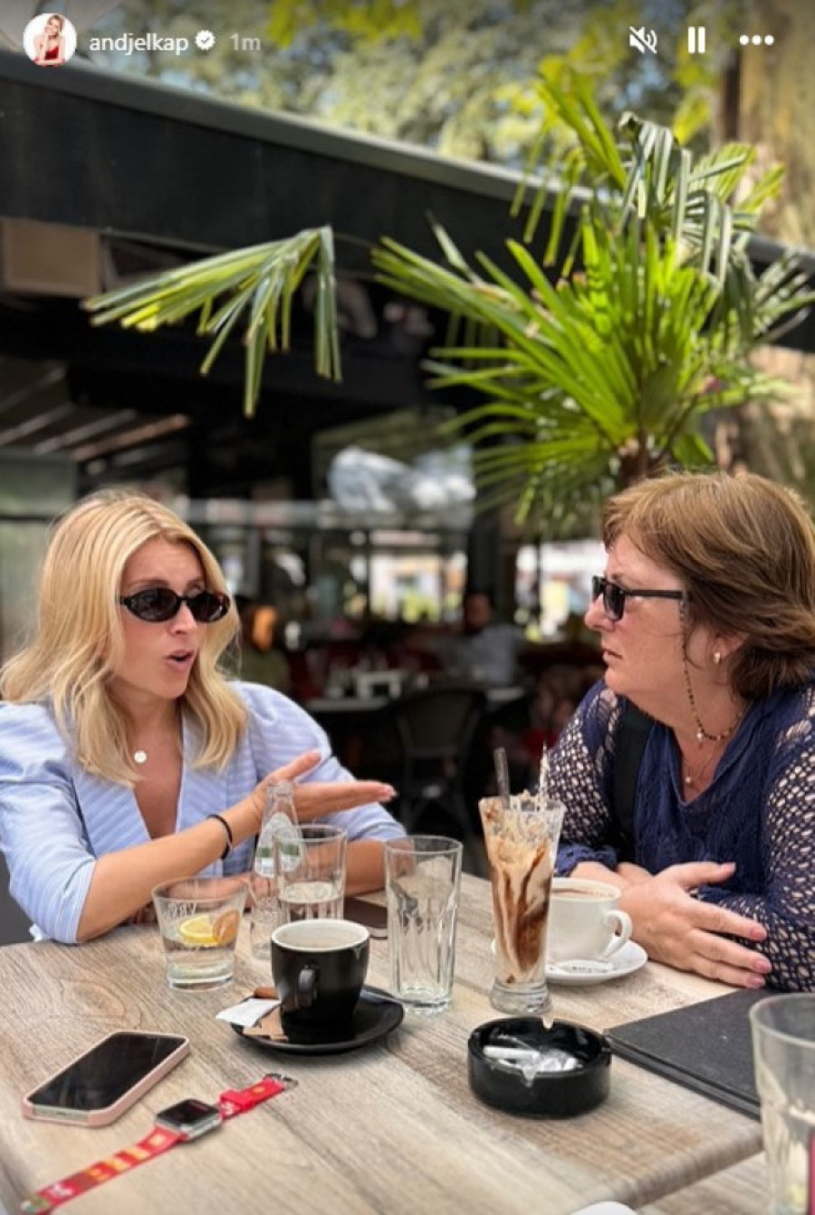 Ćerka priča, ona sluša: Anđelka Stević objavila fotku sa majkom, evo šta su radile (FOTO)
